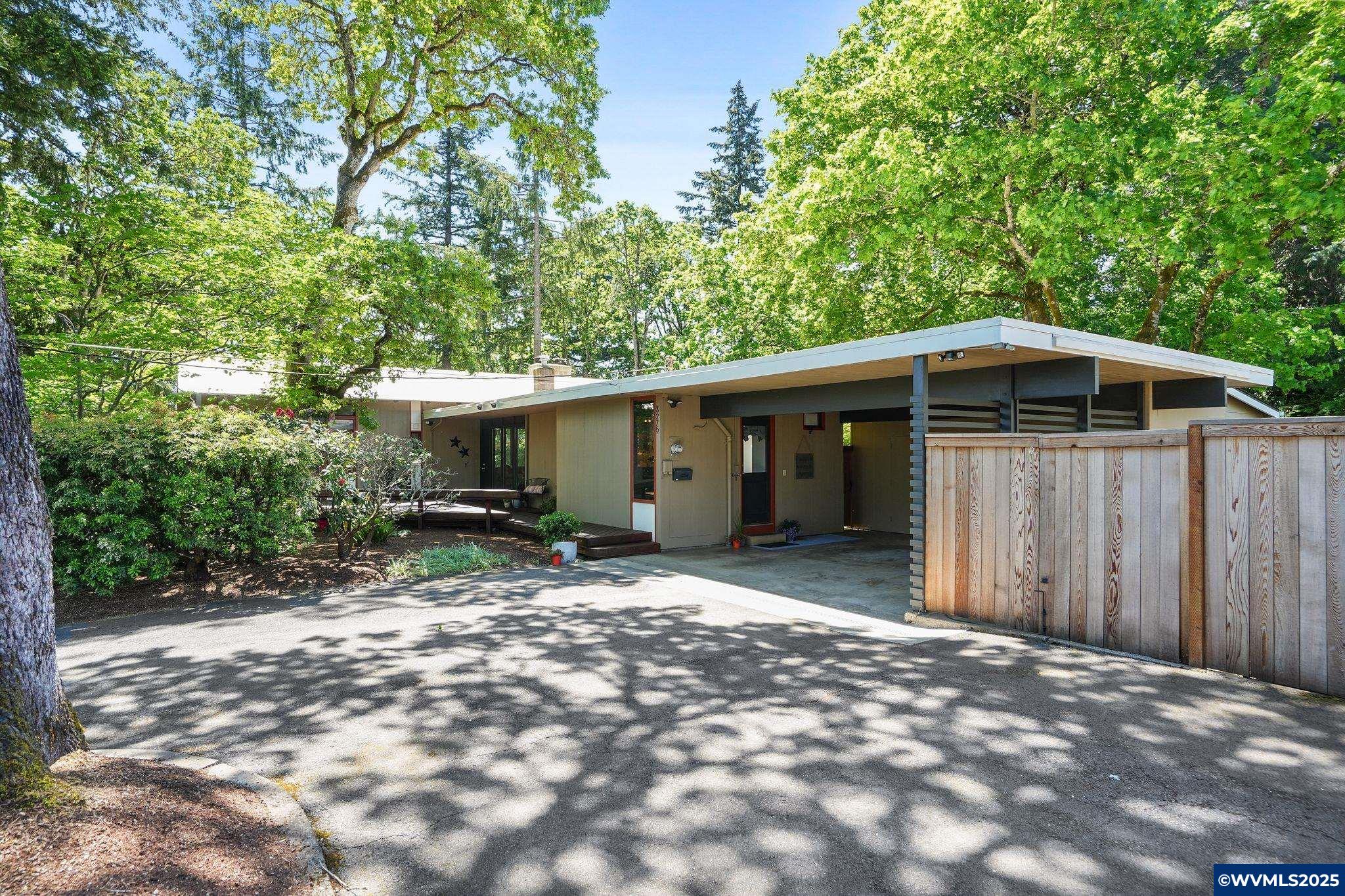 Salem, Oregon 97302, United States, 4 Bedrooms Bedrooms, ,4 BathroomsBathrooms,Residential,Pending,124608