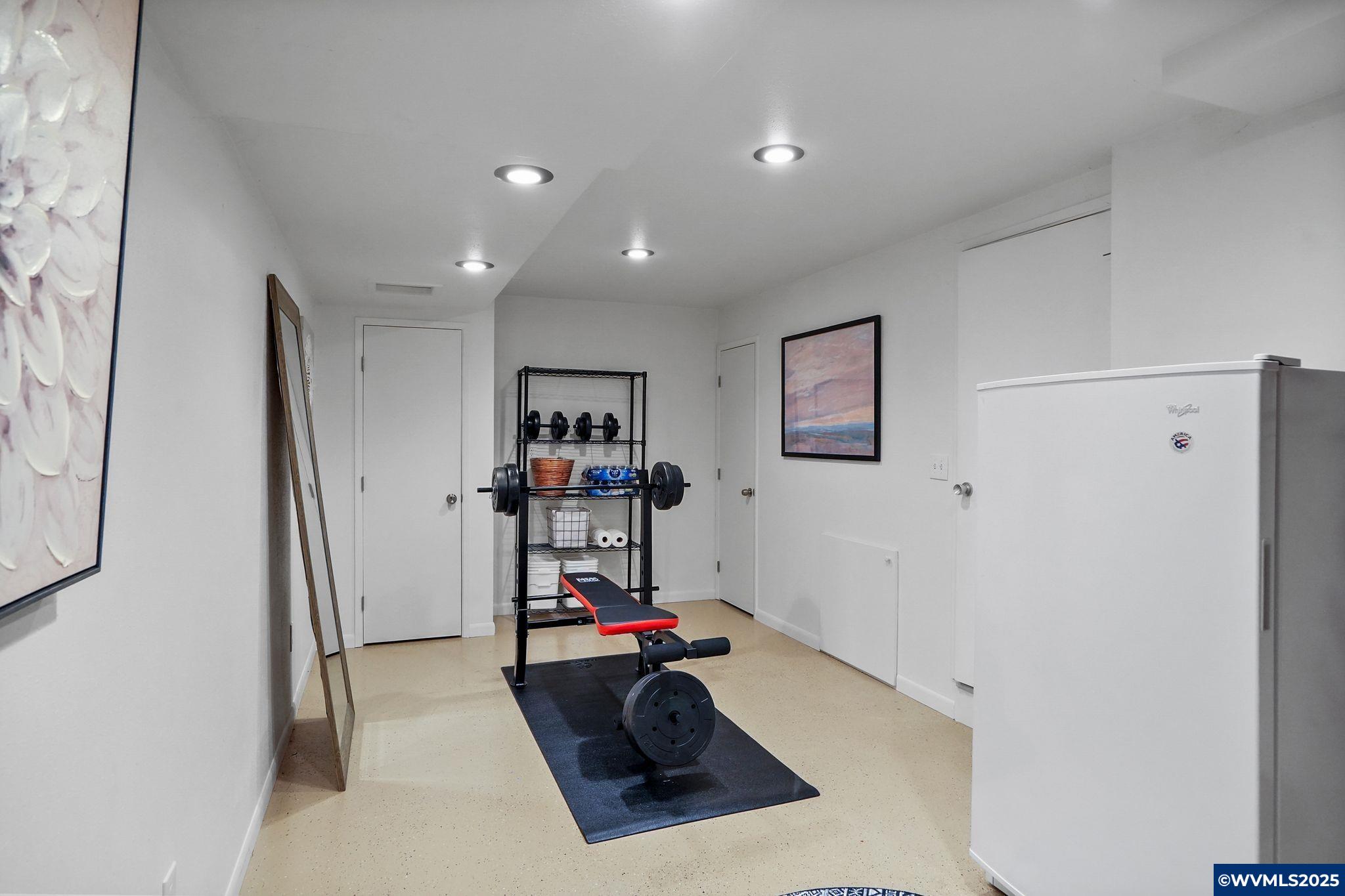 Salem, Oregon 97302, United States, 4 Bedrooms Bedrooms, ,4 BathroomsBathrooms,Residential,Pending,124608