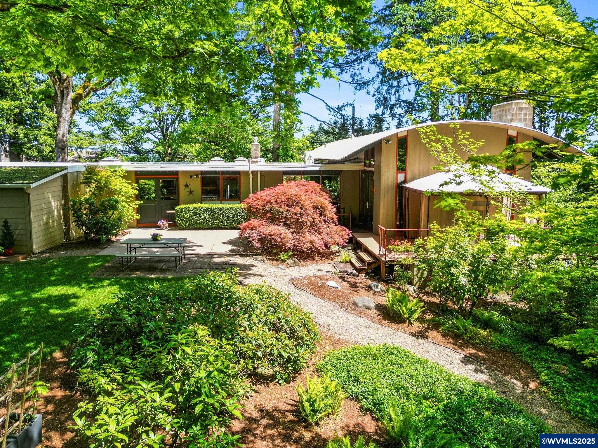 Salem, Oregon 97302, United States, 4 Bedrooms Bedrooms, ,4 BathroomsBathrooms,Residential,Pending,124608