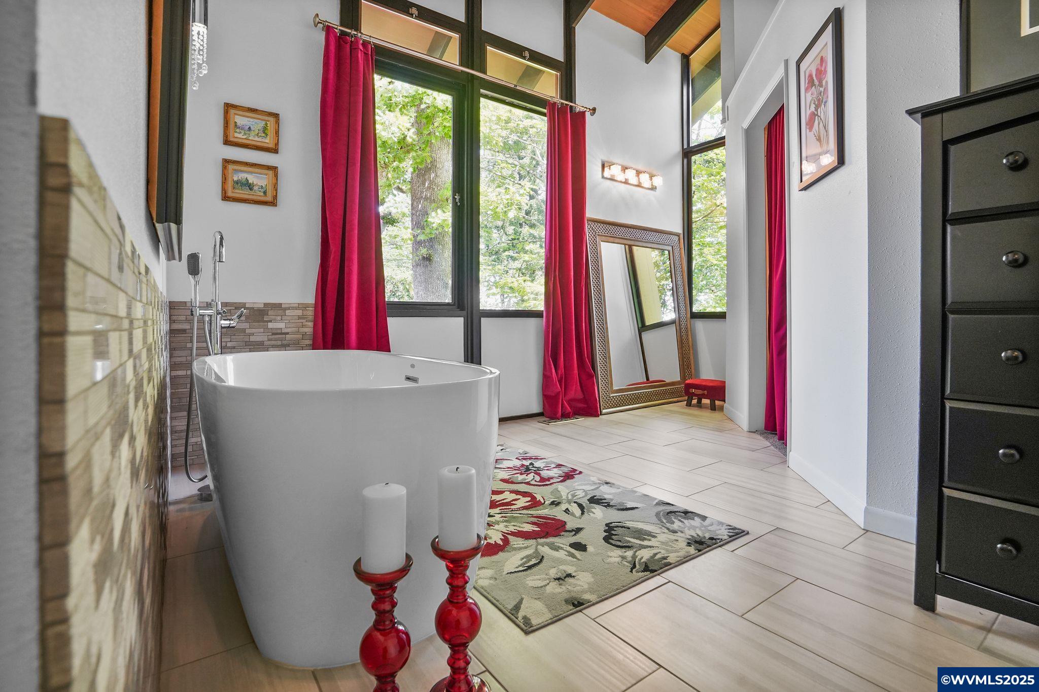 Salem, Oregon 97302, United States, 4 Bedrooms Bedrooms, ,4 BathroomsBathrooms,Residential,Pending,124608