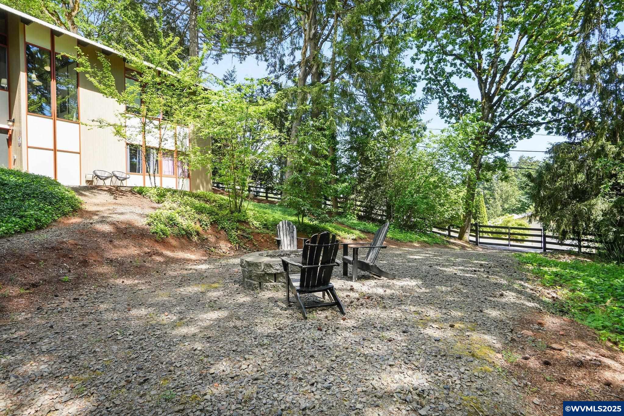 Salem, Oregon 97302, United States, 4 Bedrooms Bedrooms, ,4 BathroomsBathrooms,Residential,Pending,124608