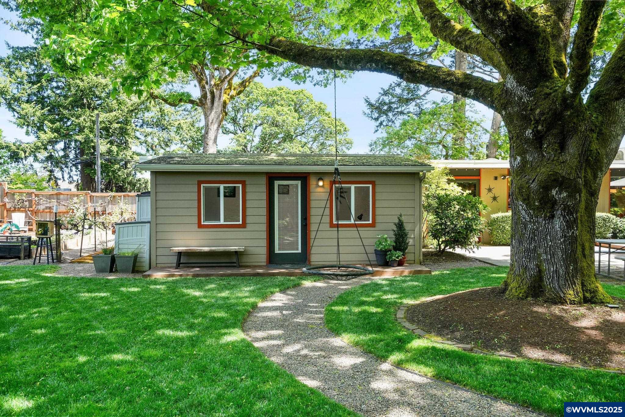 Salem, Oregon 97302, United States, 4 Bedrooms Bedrooms, ,4 BathroomsBathrooms,Residential,Pending,124608