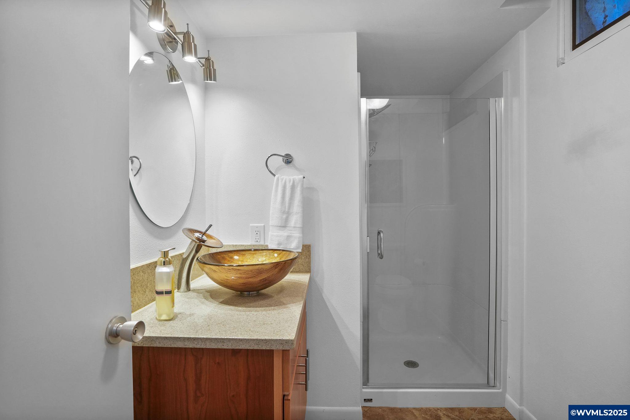 Salem, Oregon 97302, United States, 4 Bedrooms Bedrooms, ,4 BathroomsBathrooms,Residential,Pending,124608