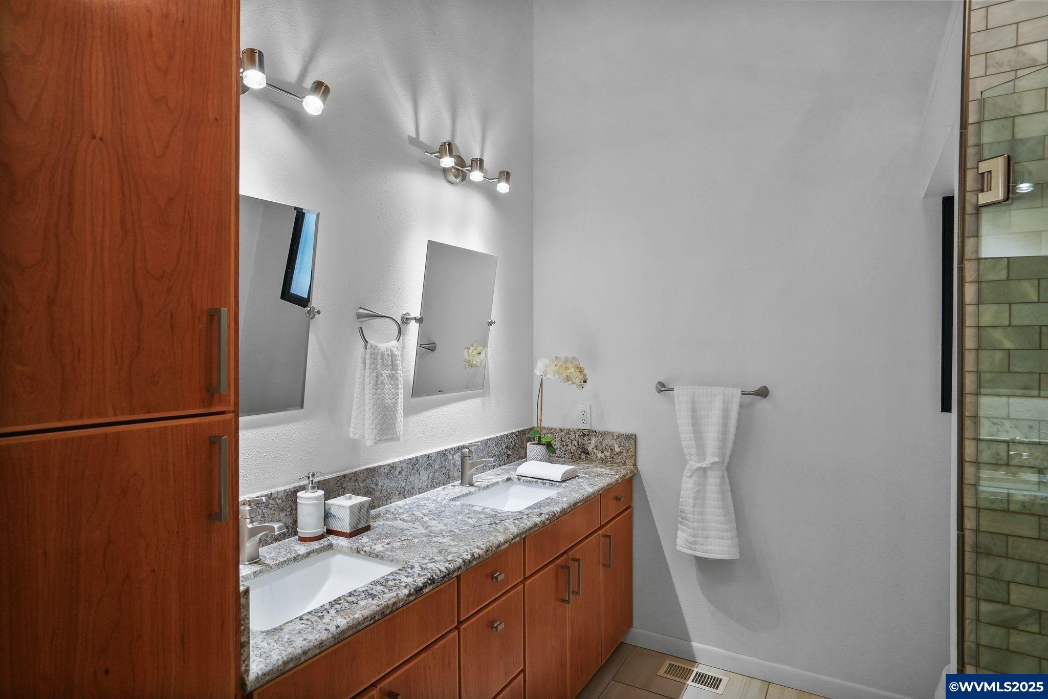 Salem, Oregon 97302, United States, 4 Bedrooms Bedrooms, ,4 BathroomsBathrooms,Residential,Pending,124608