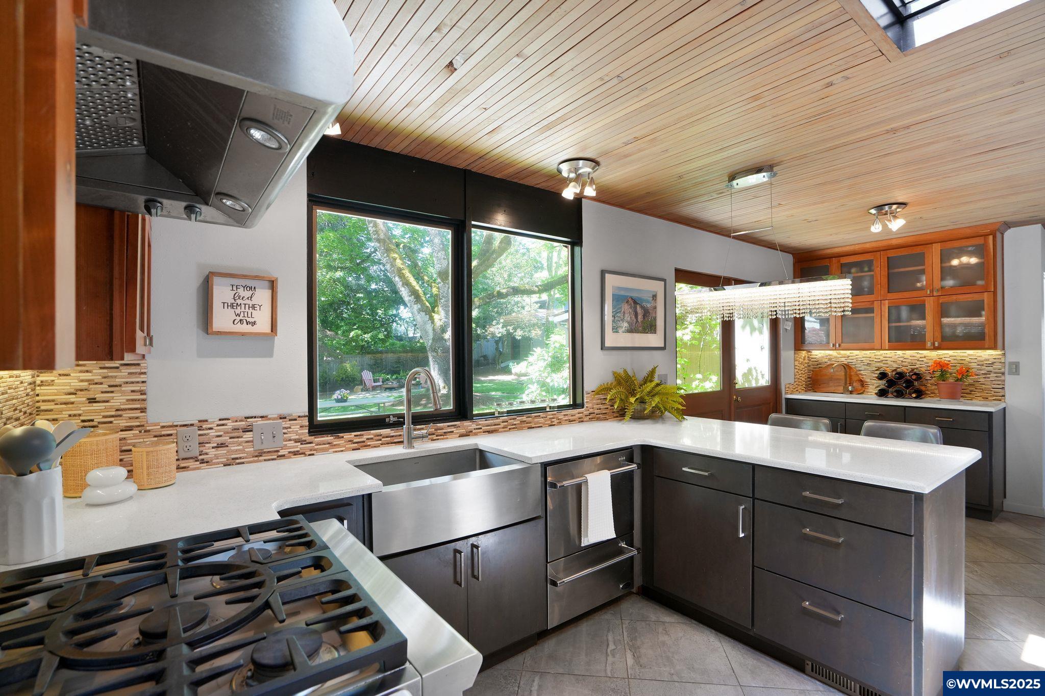 Salem, Oregon 97302, United States, 4 Bedrooms Bedrooms, ,4 BathroomsBathrooms,Residential,Pending,124608