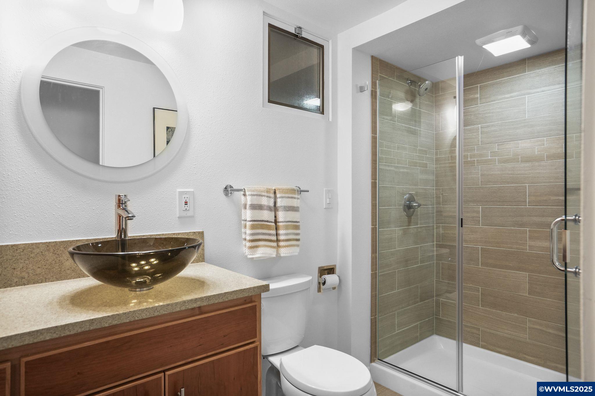 Salem, Oregon 97302, United States, 4 Bedrooms Bedrooms, ,4 BathroomsBathrooms,Residential,Pending,124608