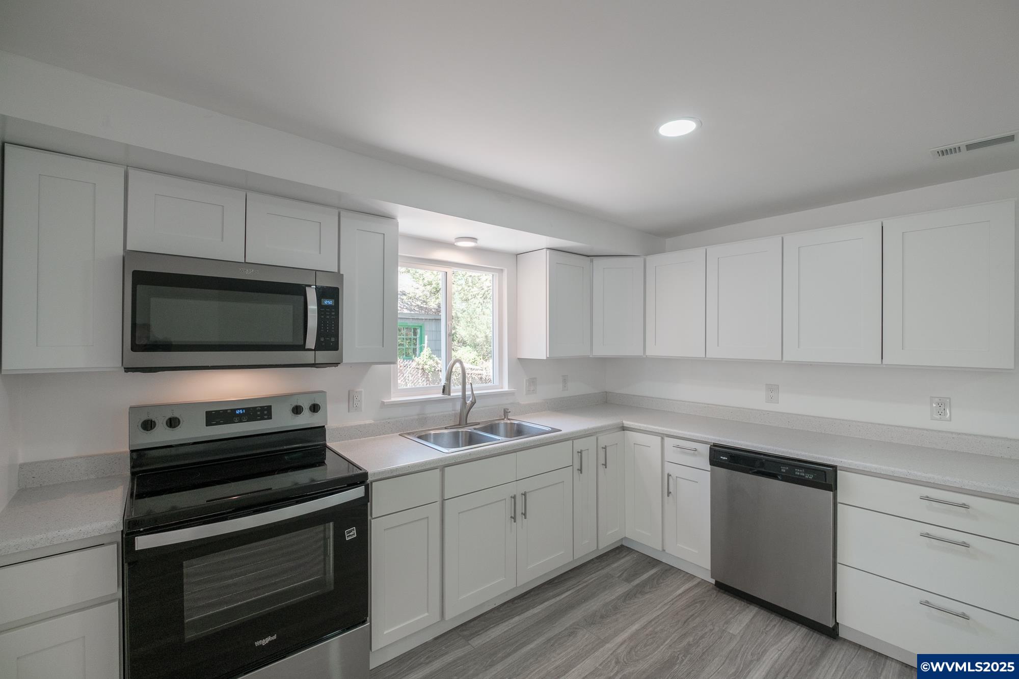 Sweet Home, Oregon 97386, United States, 3 Bedrooms Bedrooms, ,1 BathroomBathrooms,Residential,Active,189943