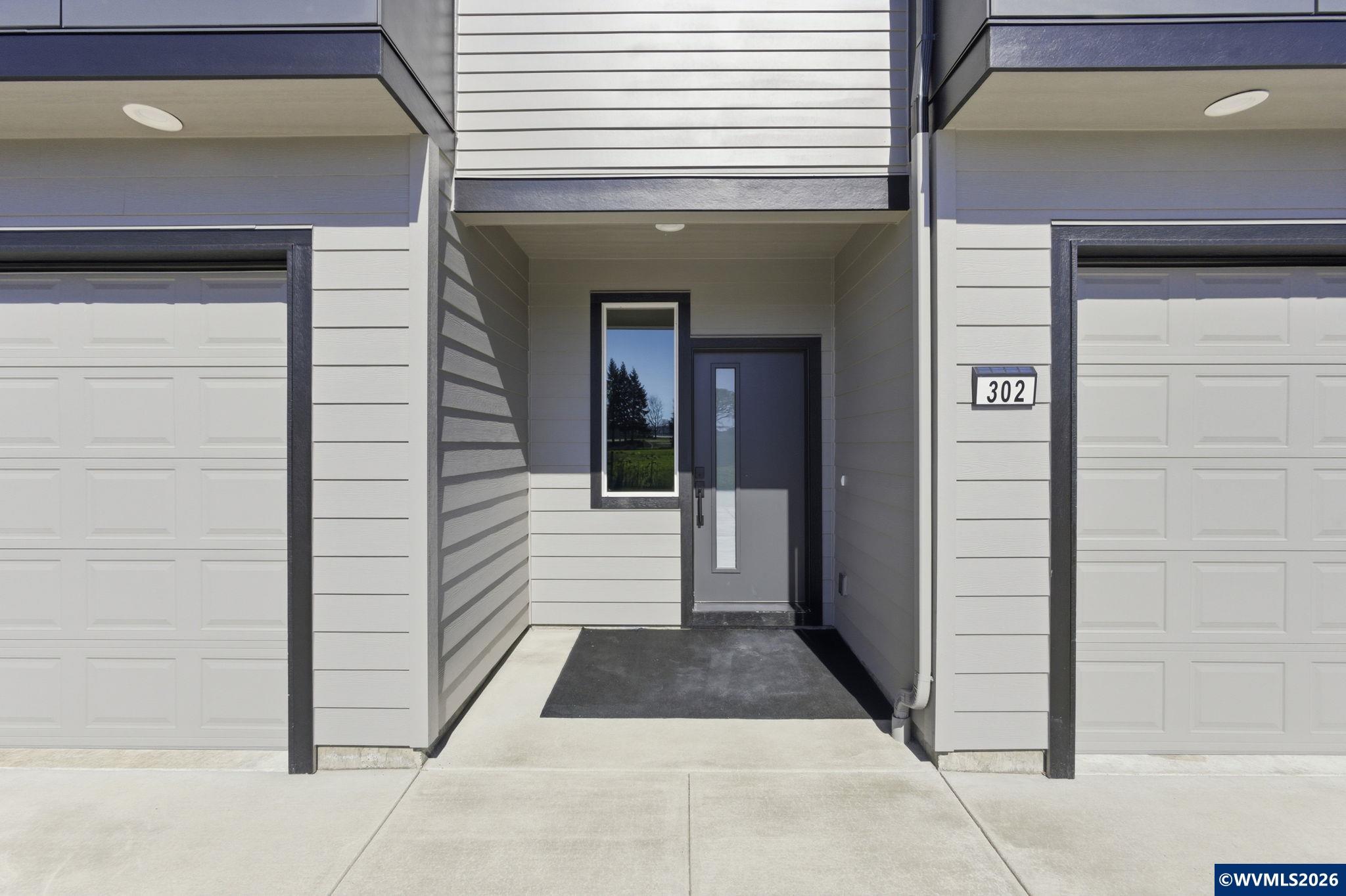 300 & 302 Seven Oaks Ln