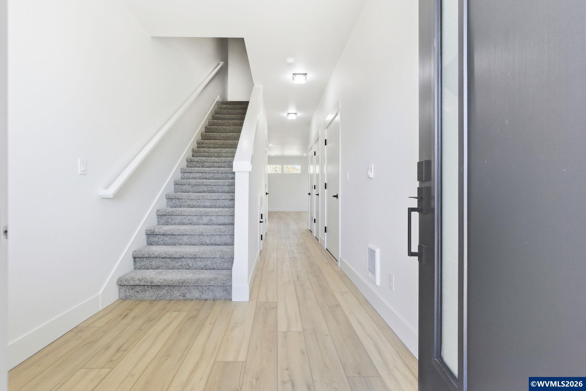 300 & 302 Seven Oaks Ln