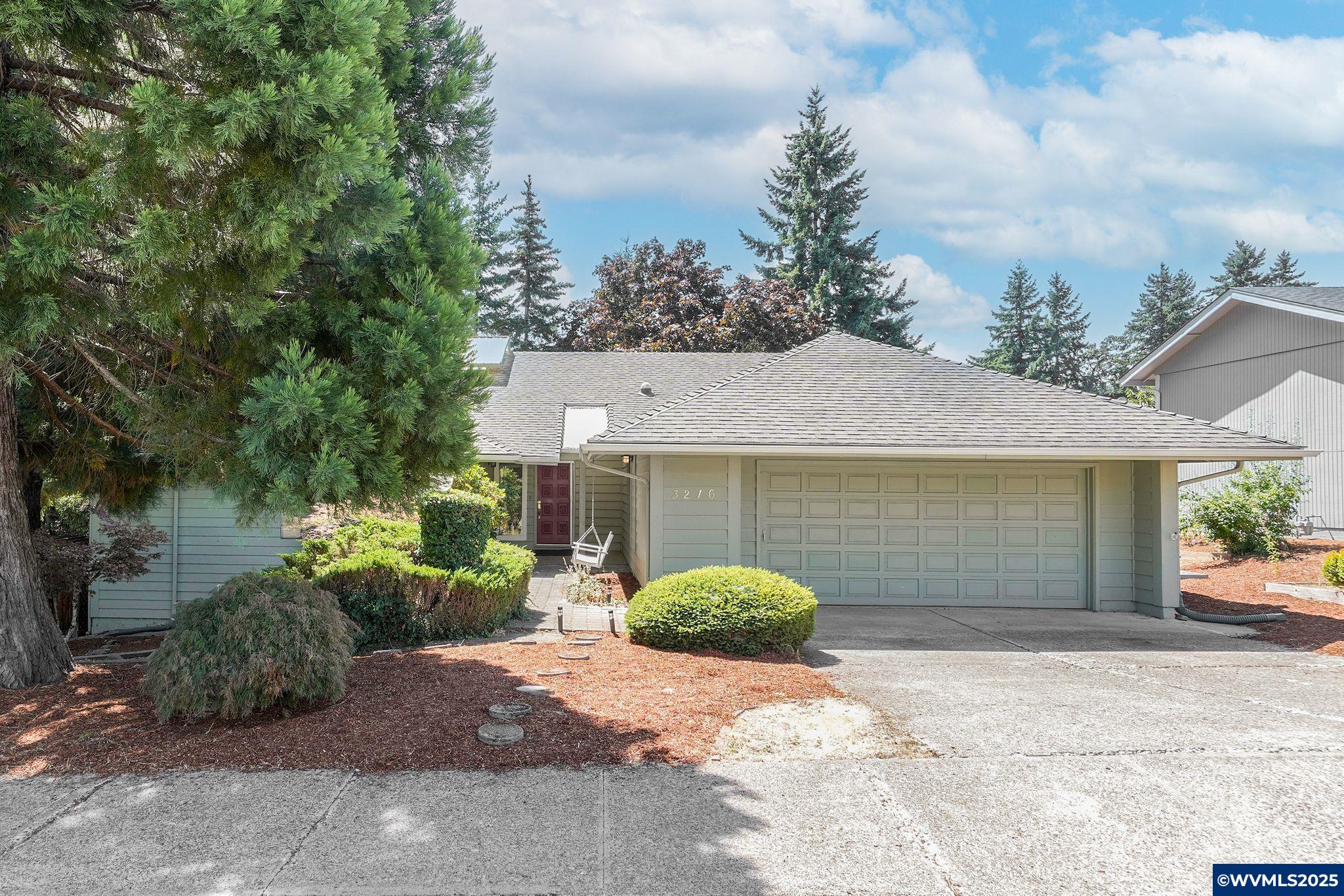 Salem, Oregon 97304, United States, 3 Bedrooms Bedrooms, ,2 BathroomsBathrooms,Residential,Pending,190554