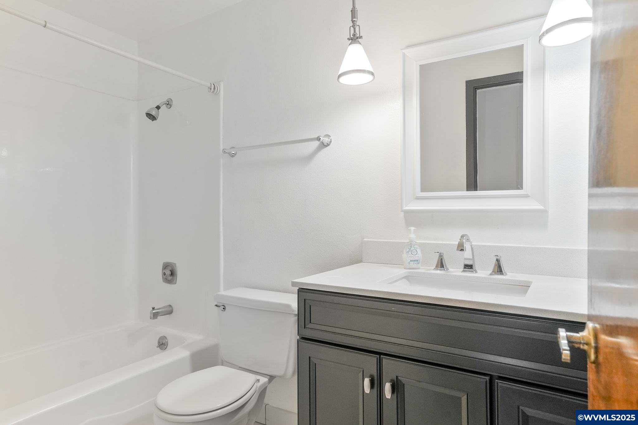 Salem, Oregon 97304, United States, 3 Bedrooms Bedrooms, ,2 BathroomsBathrooms,Residential,Pending,190554