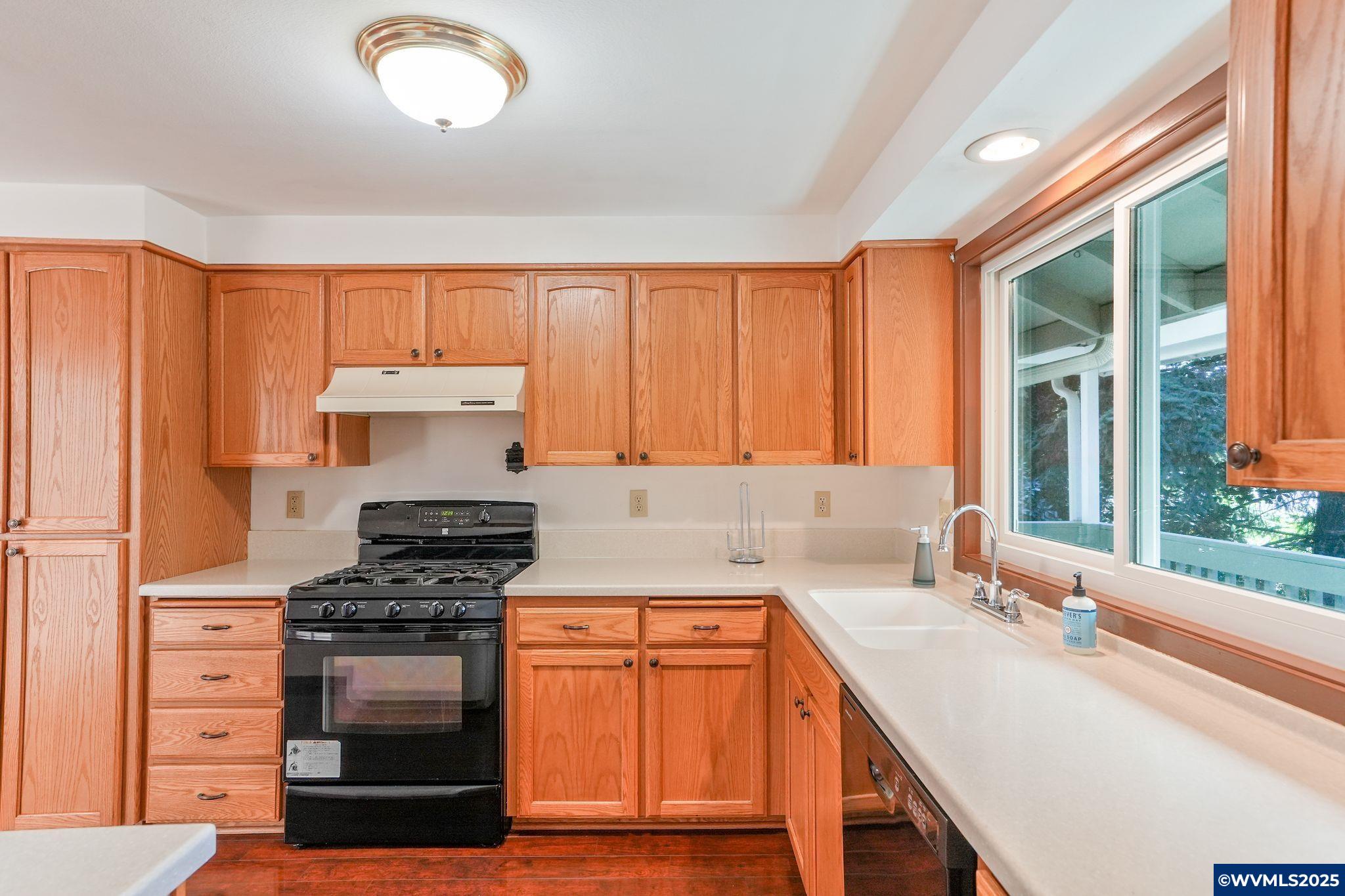 Salem, Oregon 97304, United States, 3 Bedrooms Bedrooms, ,2 BathroomsBathrooms,Residential,Pending,190554