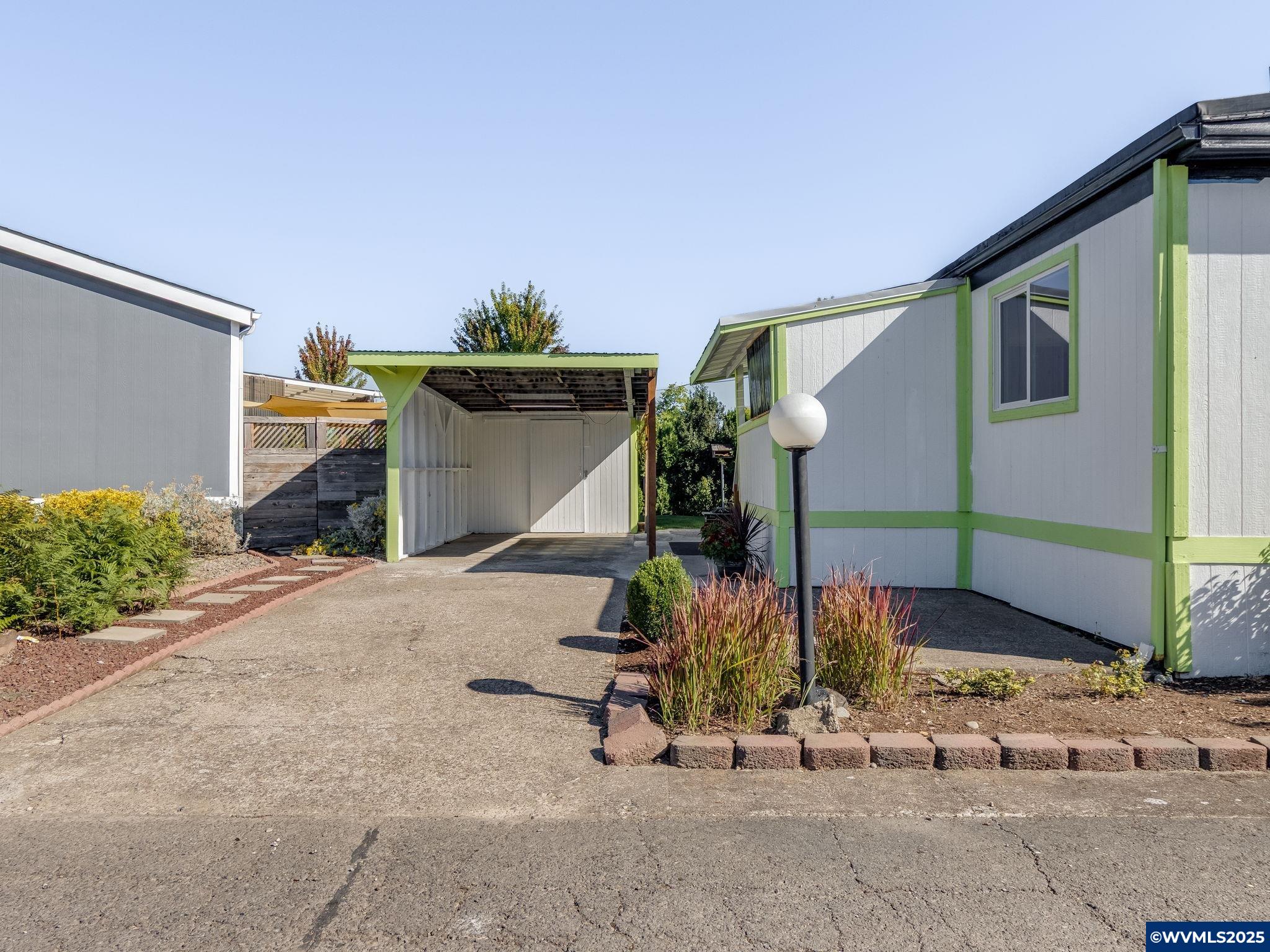 612 N Cascade #23 Dr