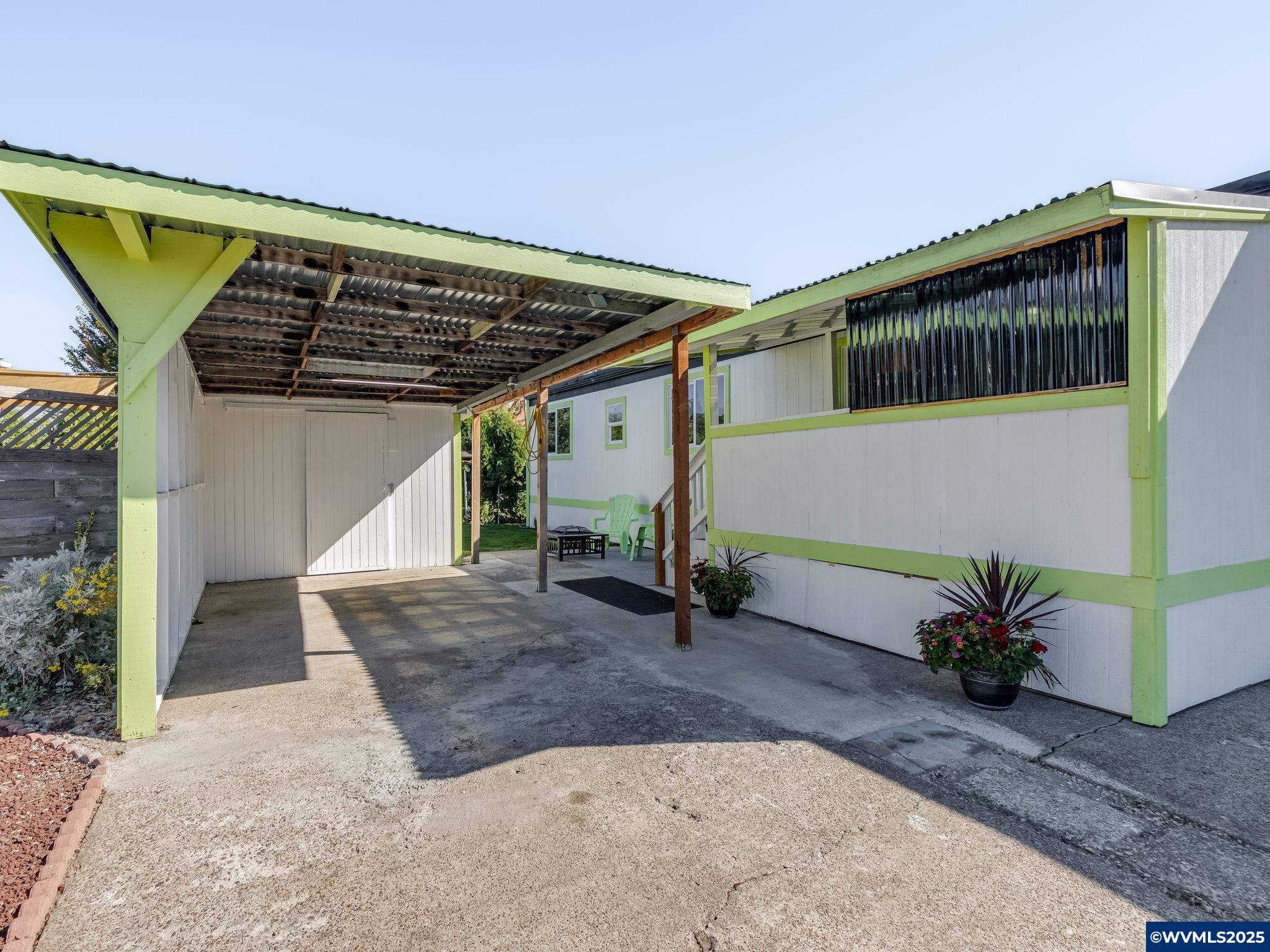 612 N Cascade #23 Dr