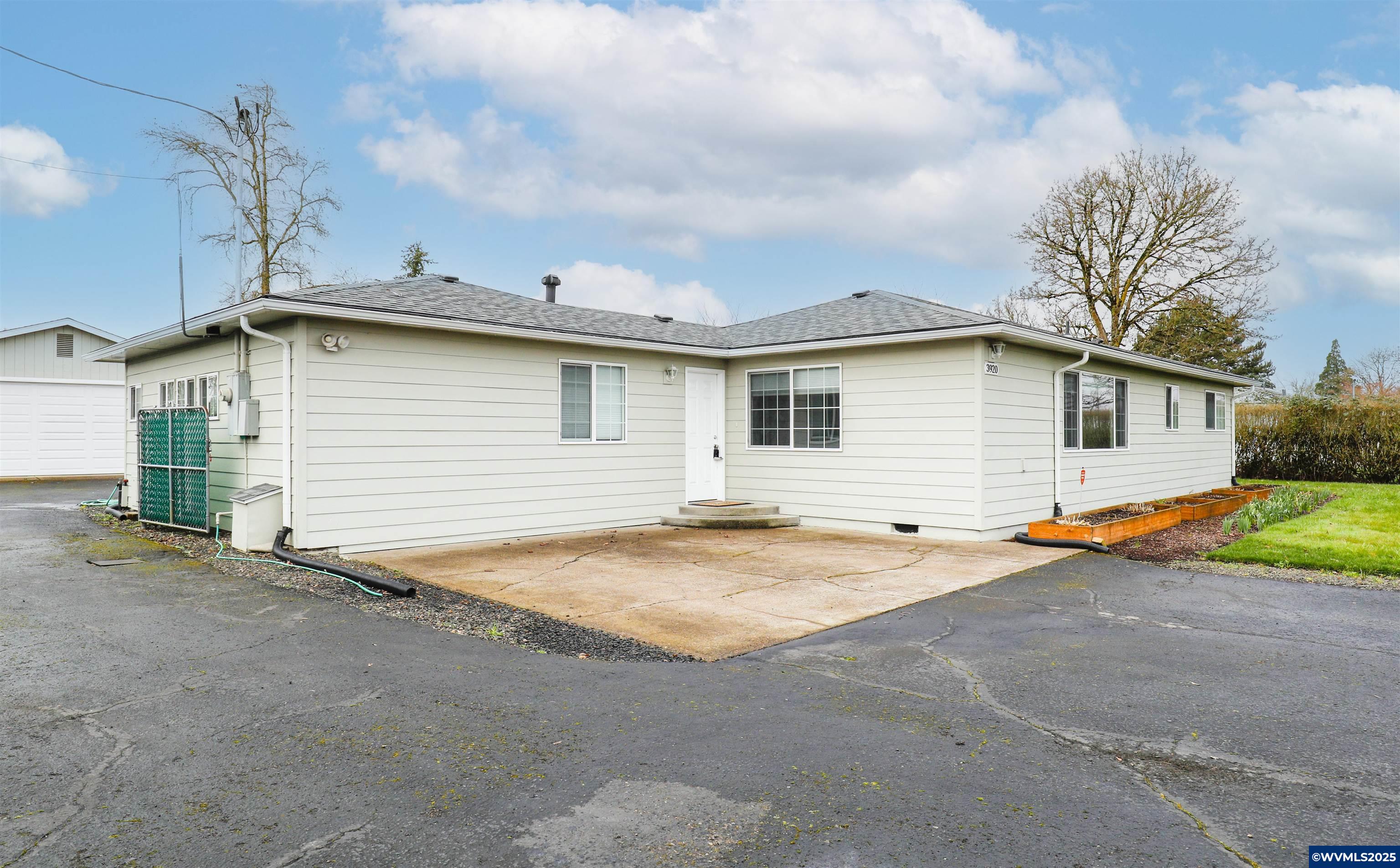 3920 Grand Prairie Rd SE