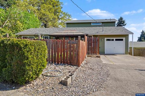 2782 Bluff Av SE Salem OR 97302
