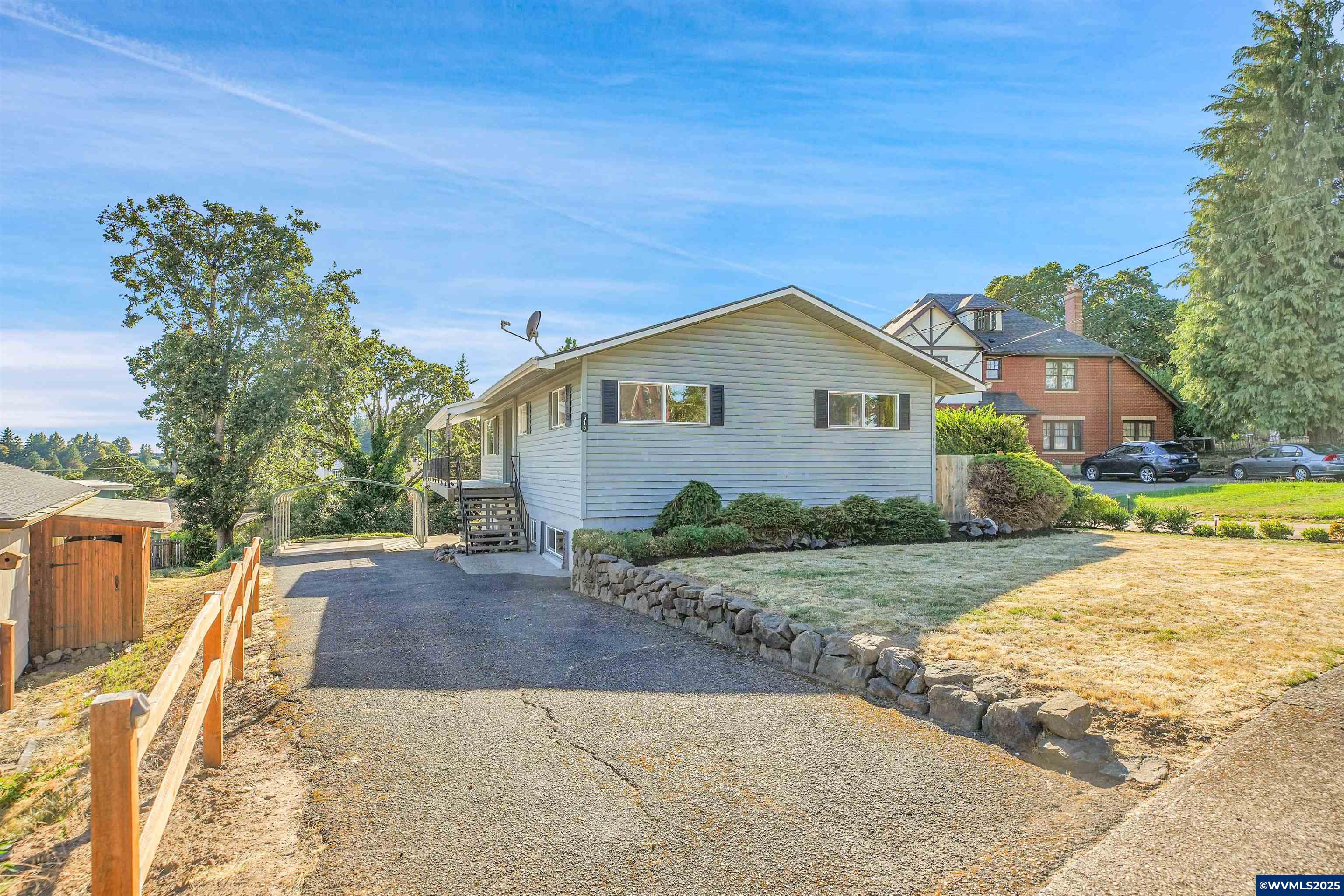515 Kingwood Dr NW
