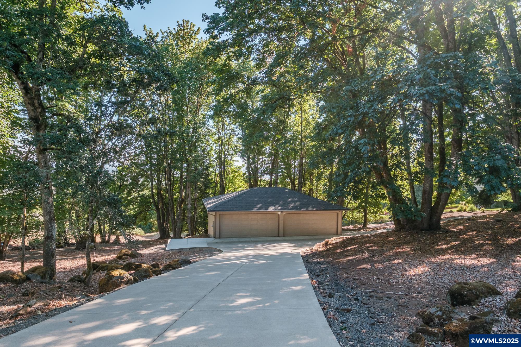 341 Maple Hill Dr NW