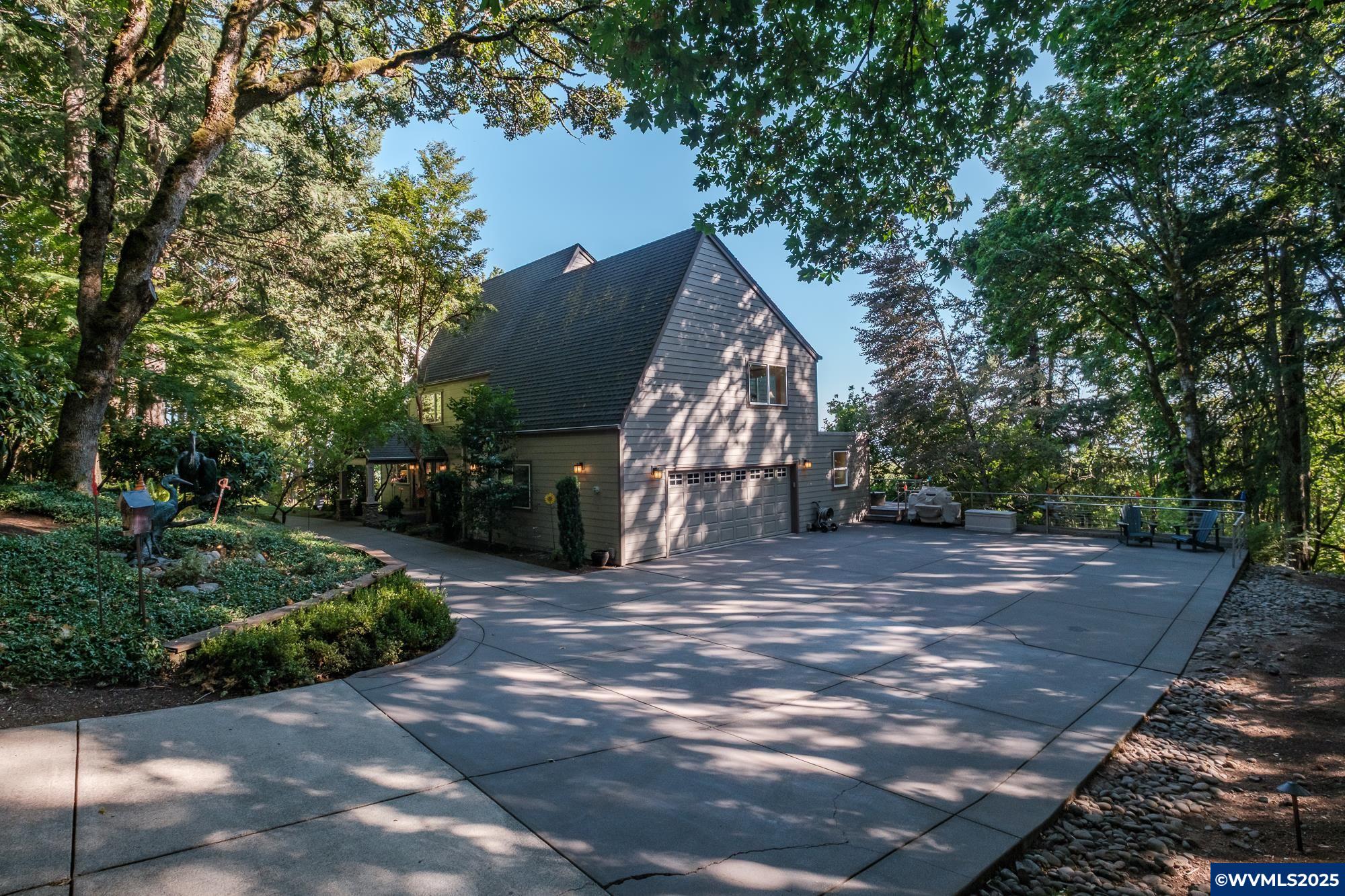 341 Maple Hill Dr NW