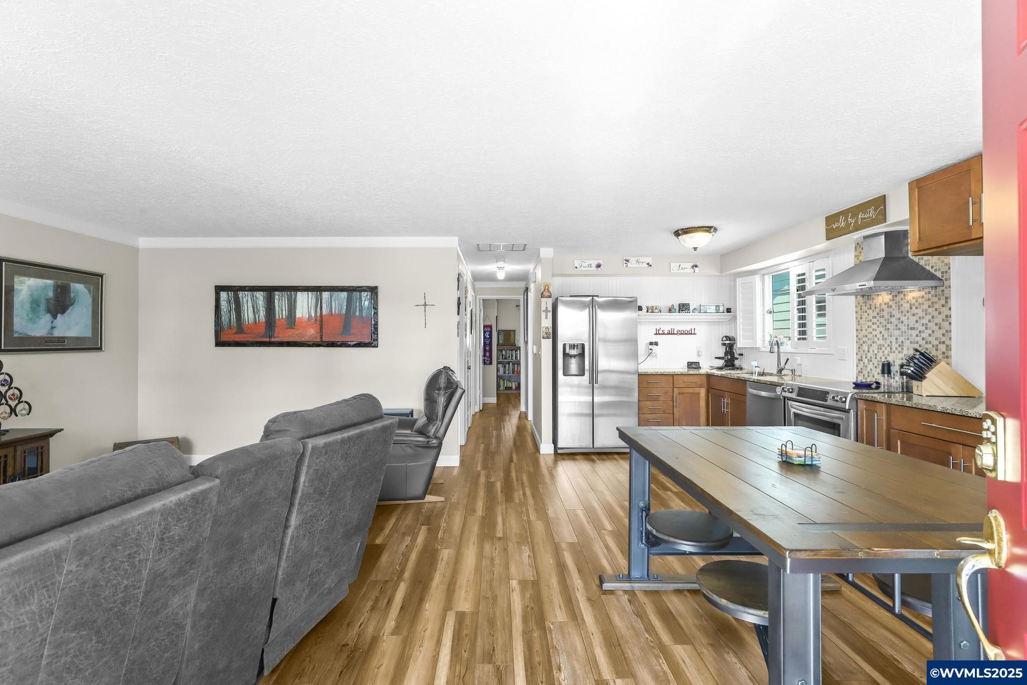 427 E Clackamas Cir