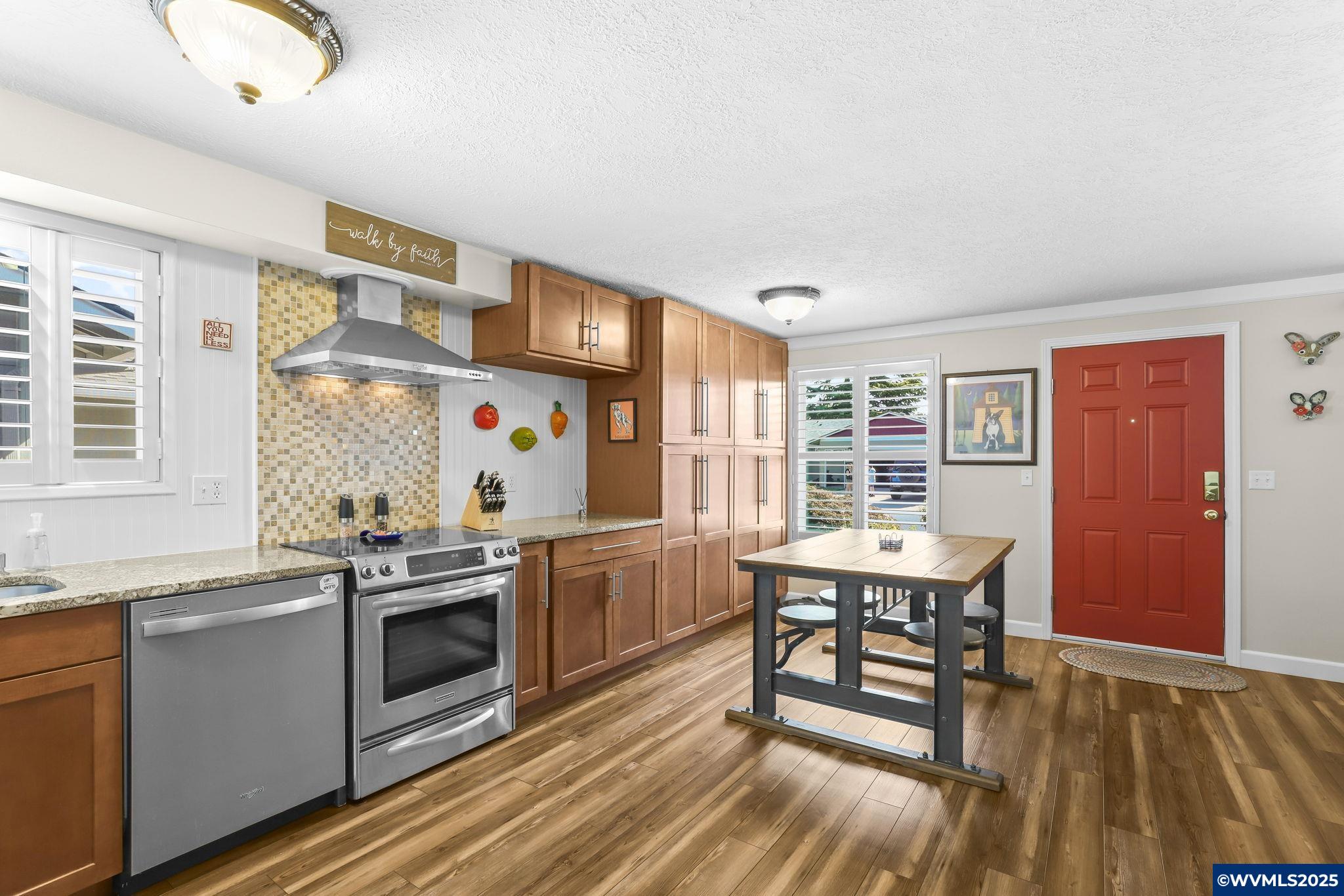 427 E Clackamas Cir
