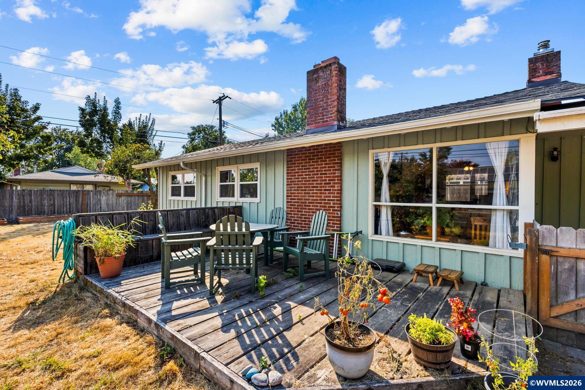 1120 NW Grant Av