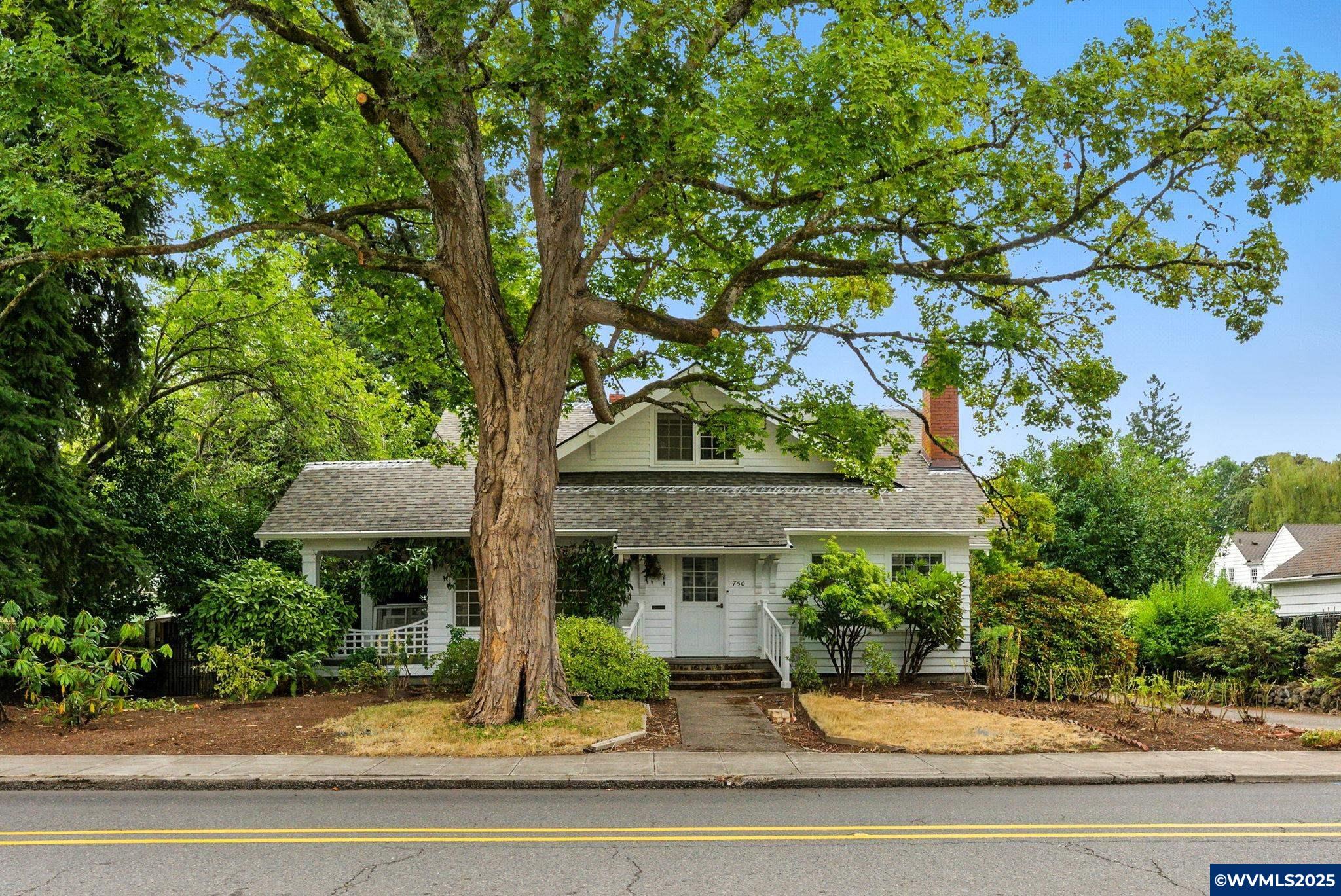 750 High St SE