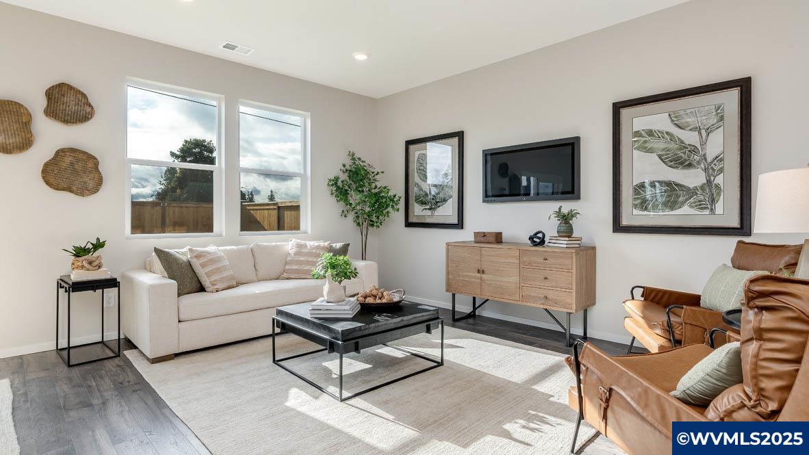 372 Greencrest St NE