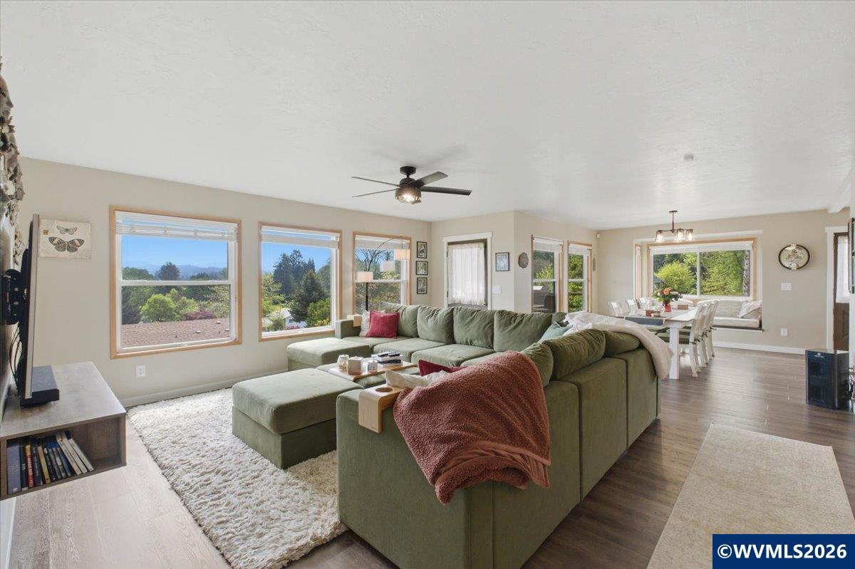 1375 Fern Ln