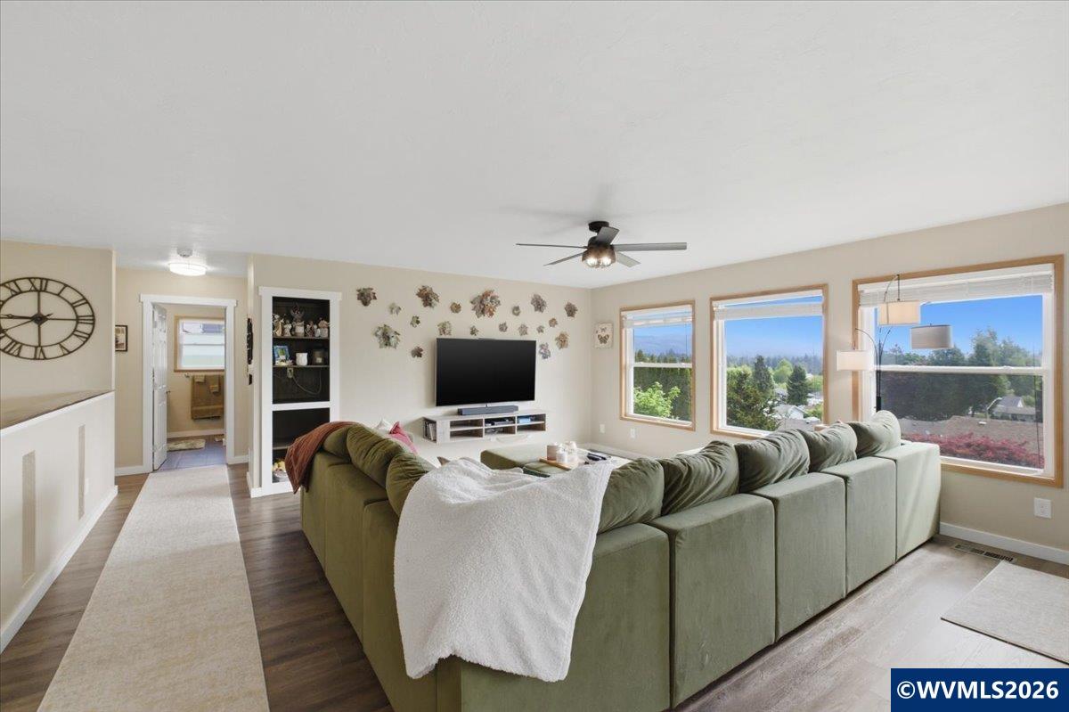 1375 Fern Ln