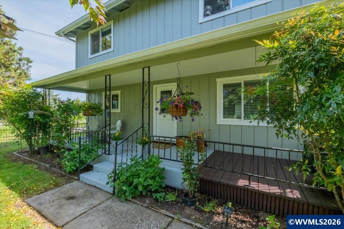 208 NW Lewisburg Av