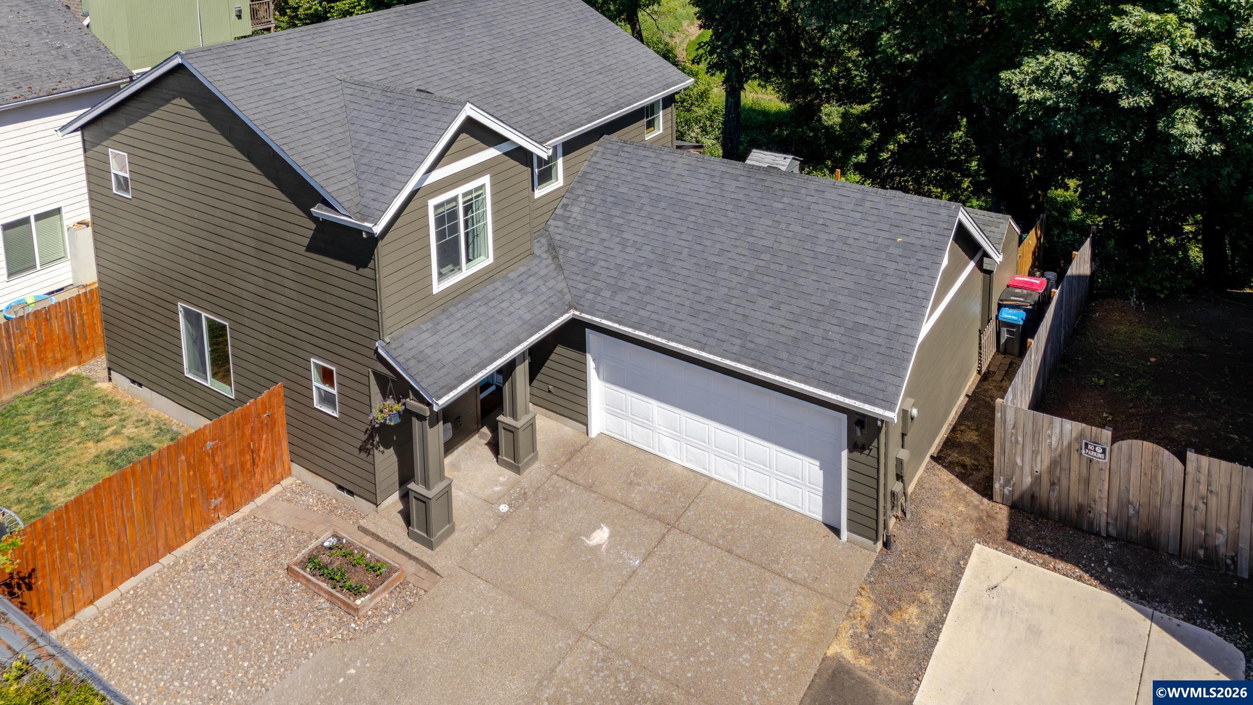 647 NE Autumn Ridge Dr