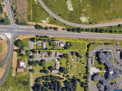 4856 32nd Av SE Salem OR 97317