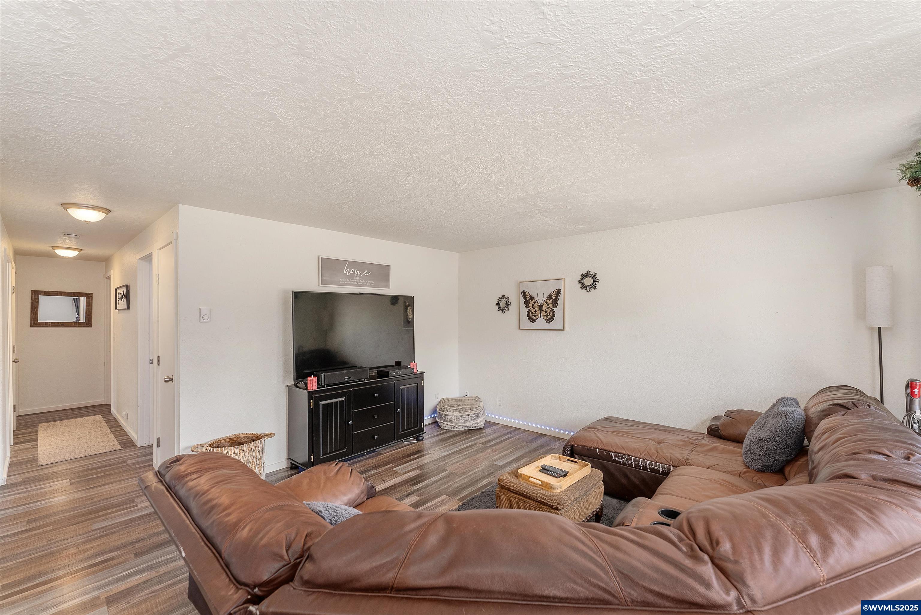 909 Delta Dr NE