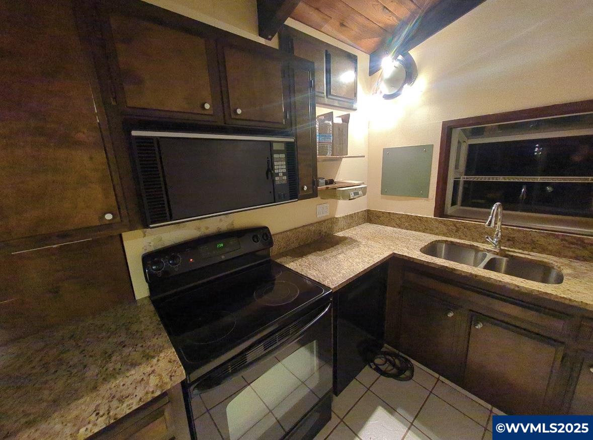 Salem, Oregon 97302, United States, 3 Bedrooms Bedrooms, ,2 BathroomsBathrooms,Residential,Pending,221333