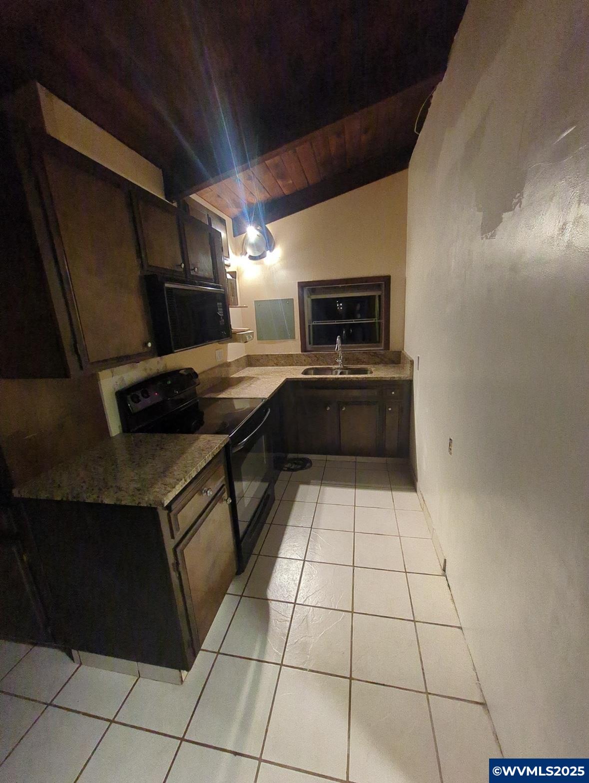 Salem, Oregon 97302, United States, 3 Bedrooms Bedrooms, ,2 BathroomsBathrooms,Residential,Pending,221333