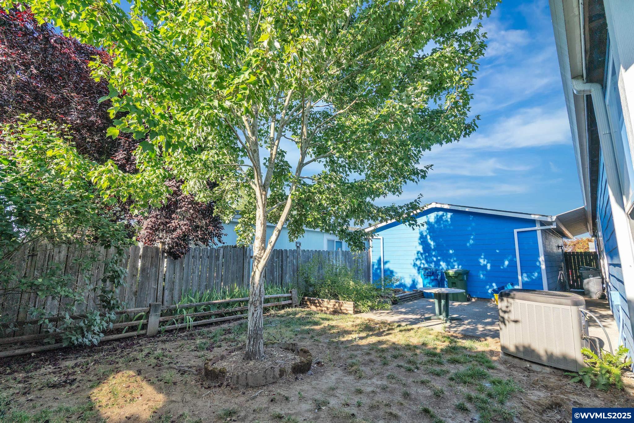 845 Fescue Av