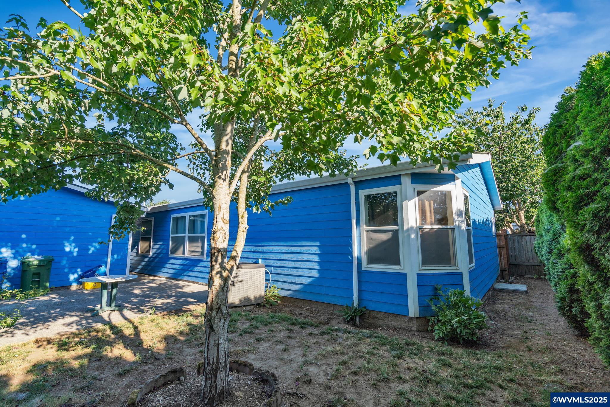 845 Fescue Av