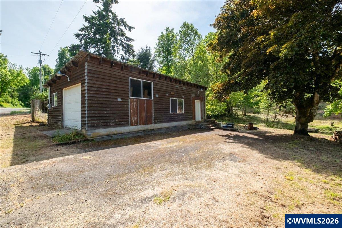 3835 Edison Rd NE