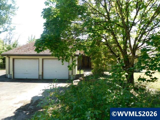 888 Meadows Ln SE
