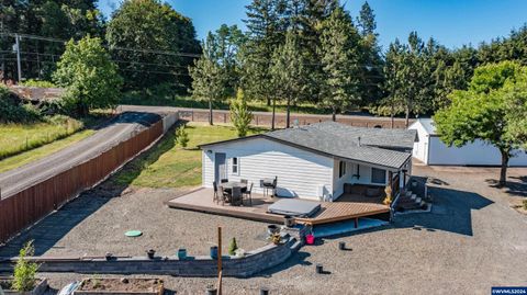 Manufactured Home in Lebanon OR 39641 Lacomb Dr 12.jpg