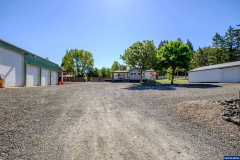 Manufactured Home in Lebanon OR 39641 Lacomb Dr 4.jpg