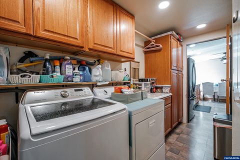 Manufactured Home in Lebanon OR 39641 Lacomb Dr 35.jpg