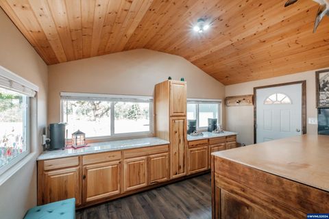 Manufactured Home in Lebanon OR 39641 Lacomb Dr 33.jpg