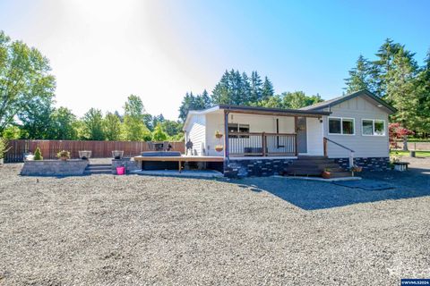 Manufactured Home in Lebanon OR 39641 Lacomb Dr 10.jpg