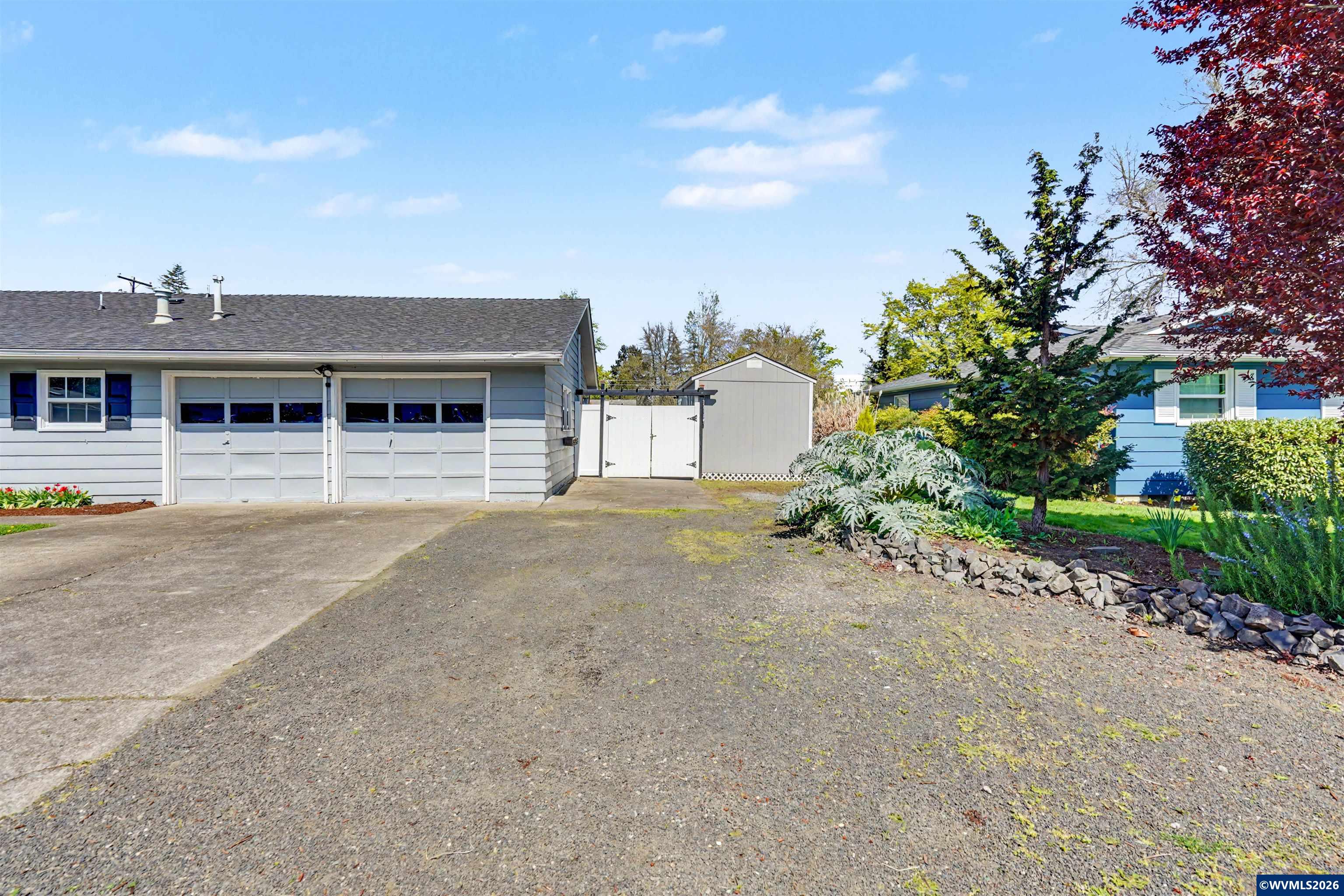 131 Cherry Ln NE