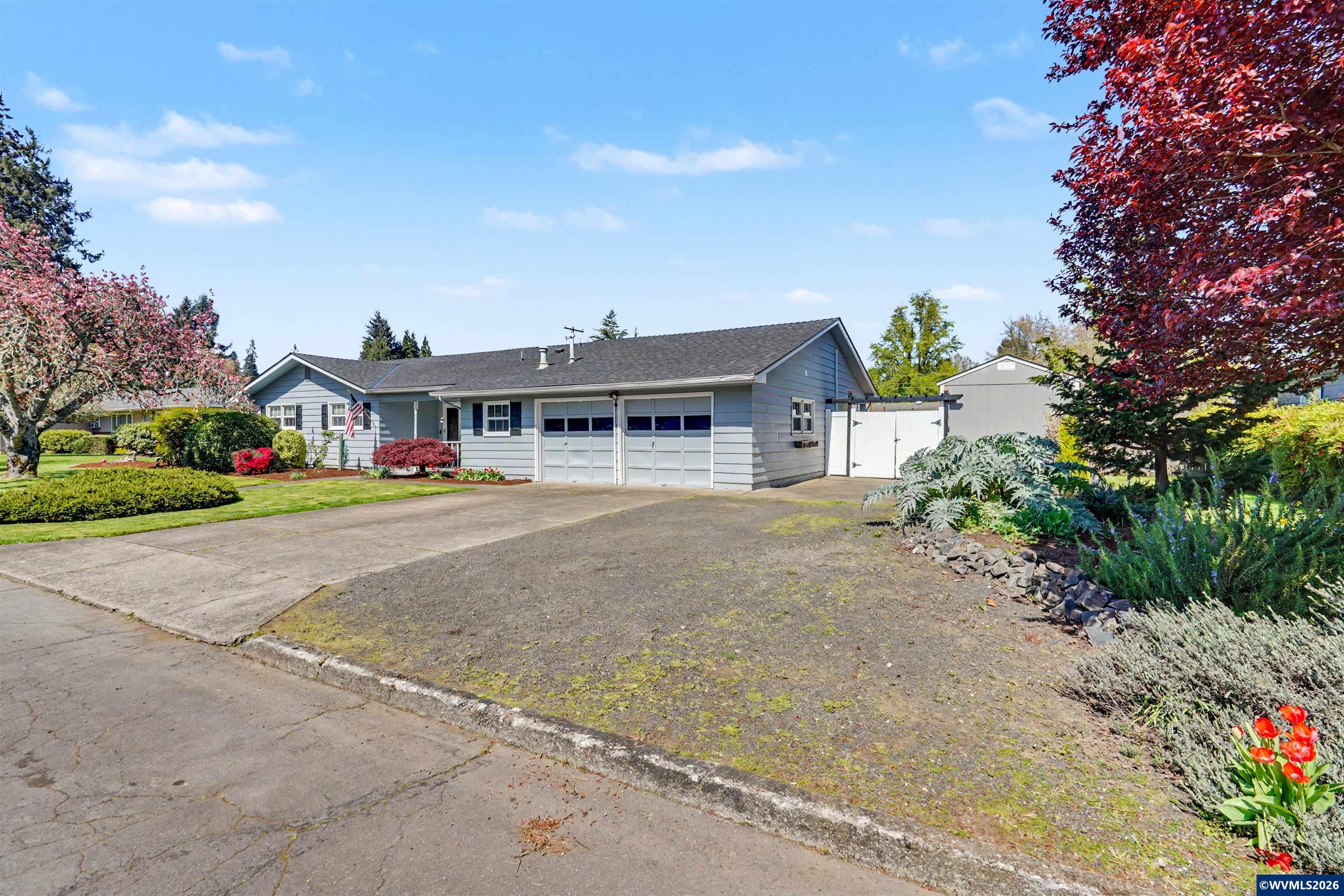 131 Cherry Ln NE