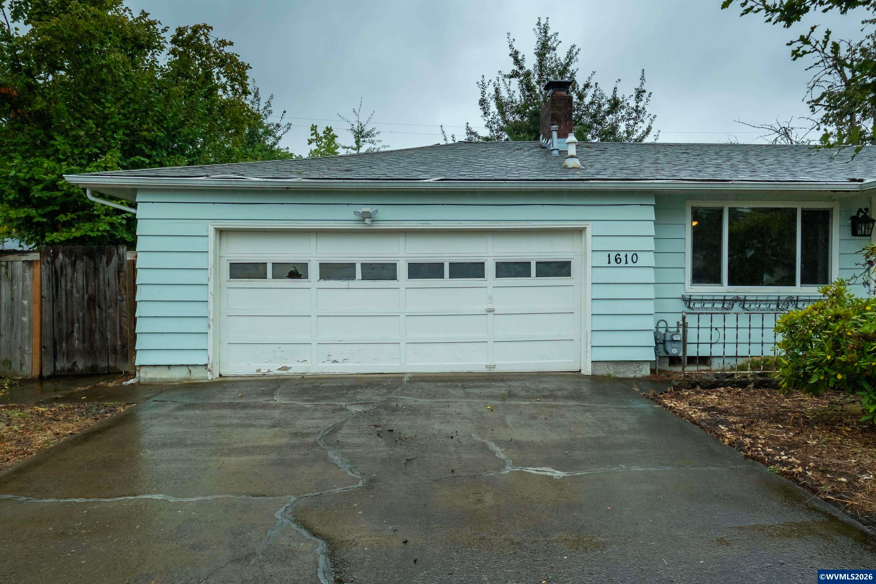 1610 NW Highland Dr