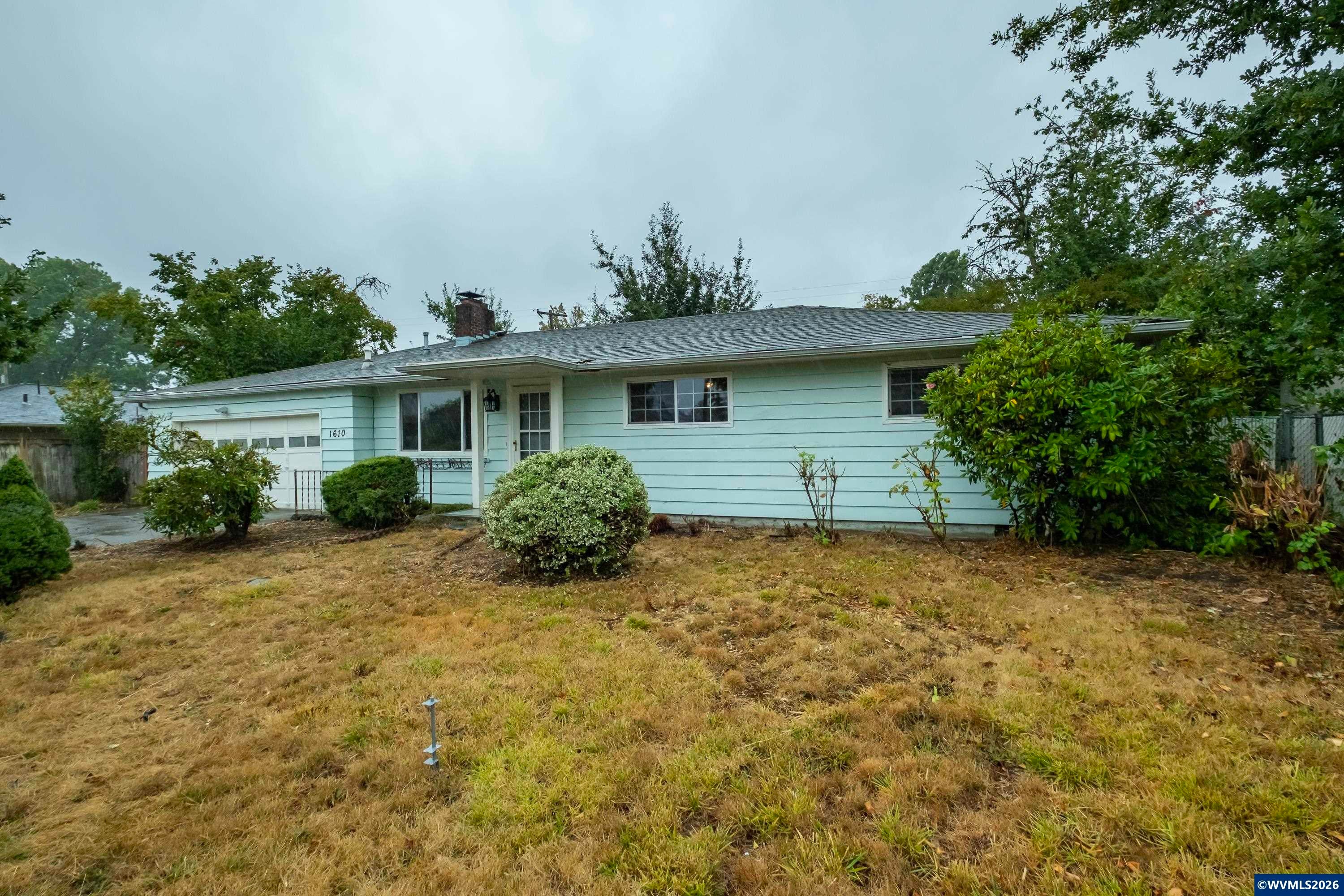 1610 NW Highland Dr