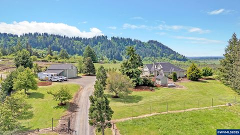 33496 Mount Tom Dr Harrisburg OR 97446